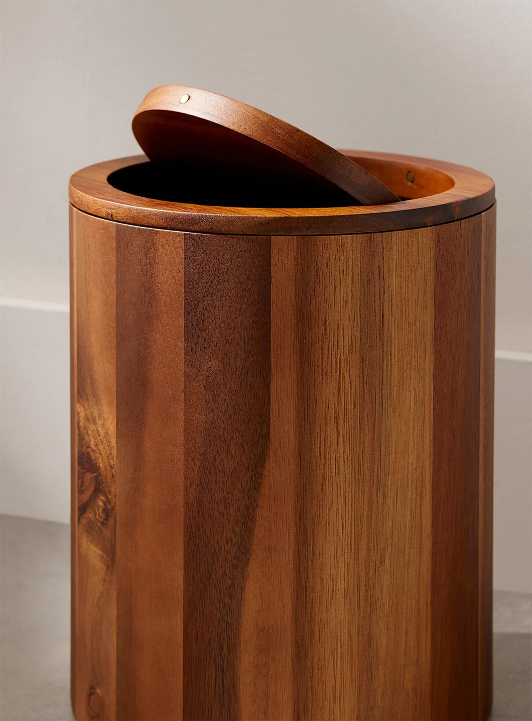 Cesta de basura de madera redonda para baño