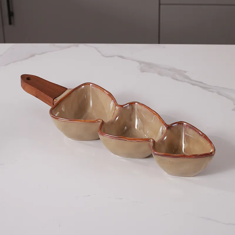 Taz&oacute;n de aperitivos de cer&aacute;mica creativo europeo con mango de madera