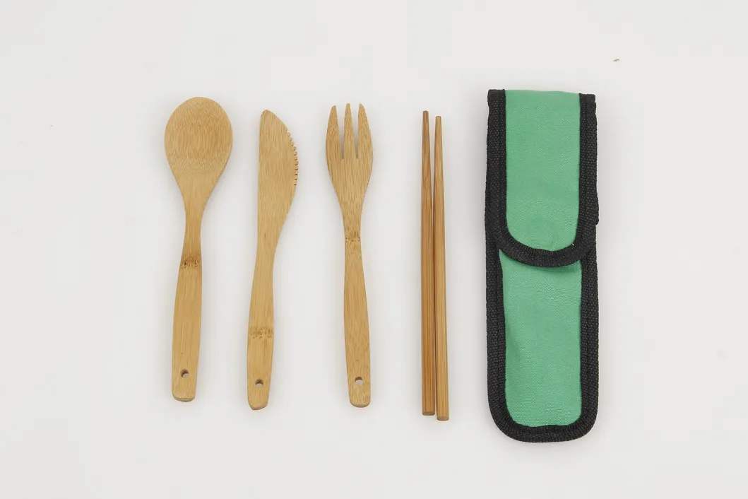 Tenedor de bamb&uacute; ligero, cuchillo, cuchara, palillo con bolsa de viaje 