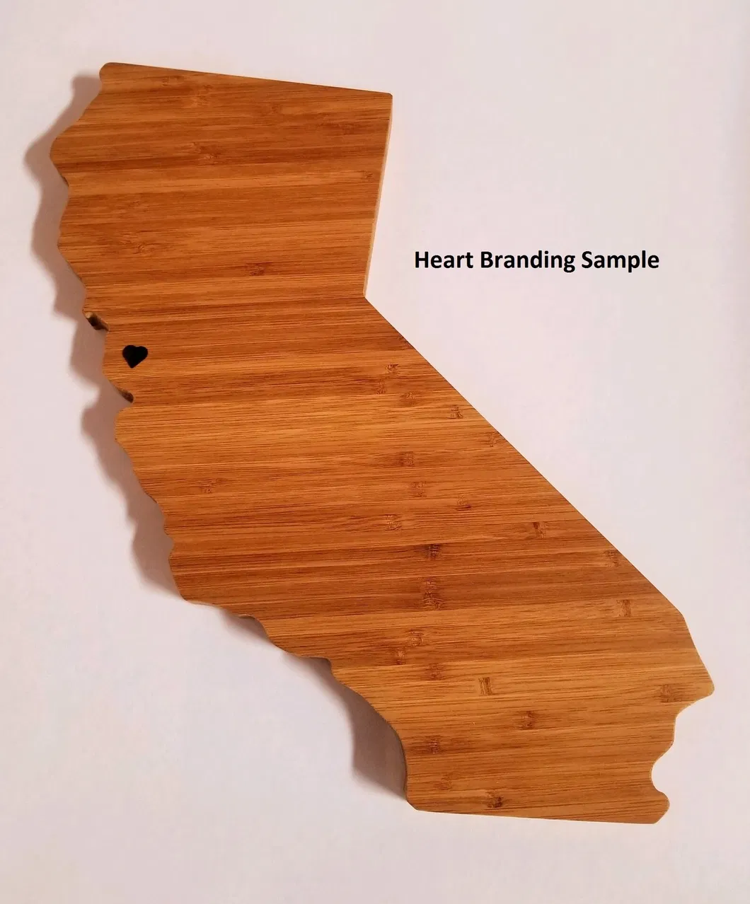 Tabla de cortar de bamb&uacute; elegante con forma de pizarra de California para queso 