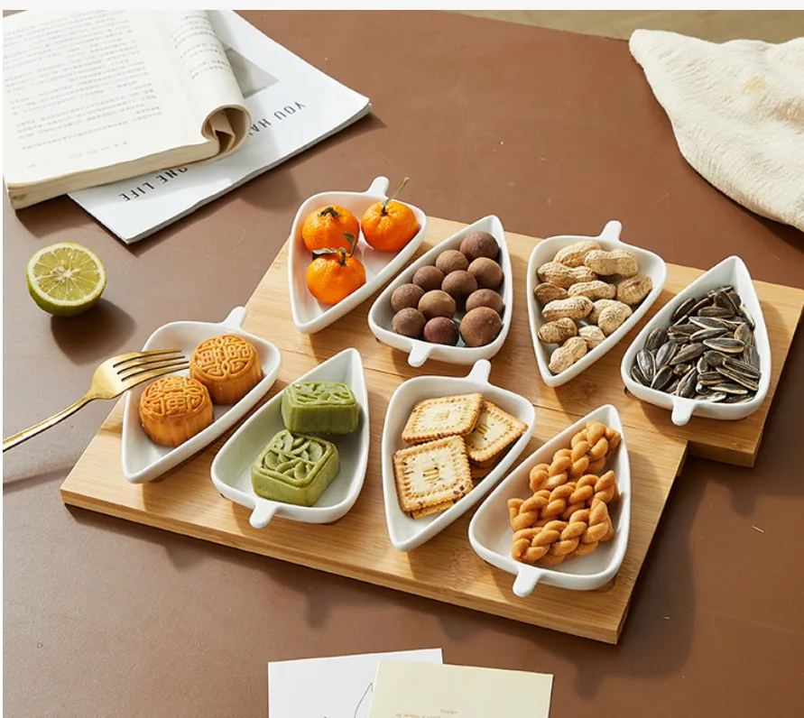 4 tazones de cer&aacute;mica para aperitivos con bandeja de bamb&uacute;