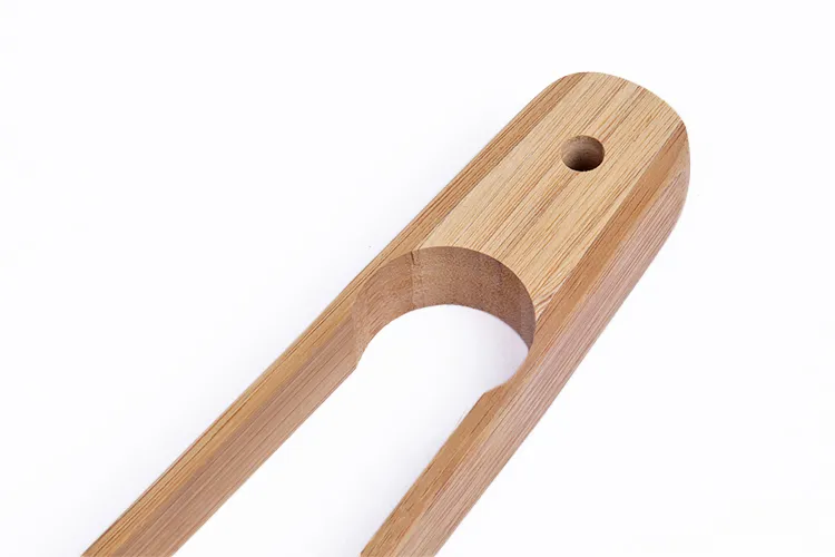 Pinzas de bamb&uacute; para servir en la cocina