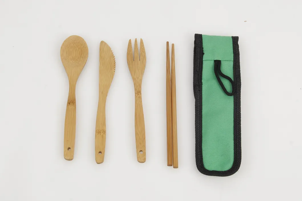 Tenedor de bamb&uacute; ligero, cuchillo, cuchara, palillo con bolsa de viaje 