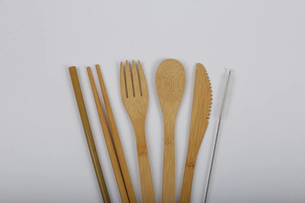 Juego de cubiertos port&aacute;tiles de bamb&uacute; para acampar con pajita y cepillo de limpieza 