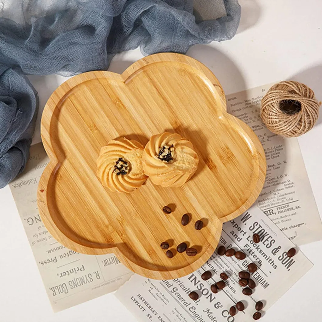 Plato dividido de bamb&uacute; en forma de coraz&oacute;n para ni&ntilde;os
