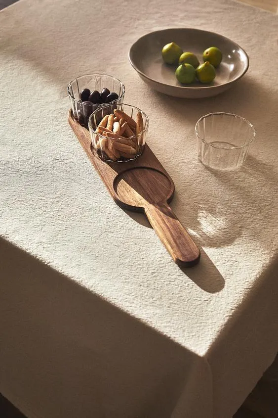 Bandeja DIP de madera de acacia con forma de paleta con juego de 3 tazones de vidrio para servir a la venta