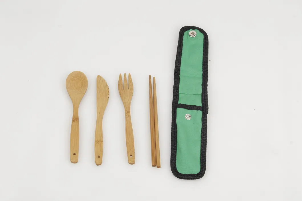 Tenedor de bamb&uacute; ligero, cuchillo, cuchara, palillo con bolsa de viaje 