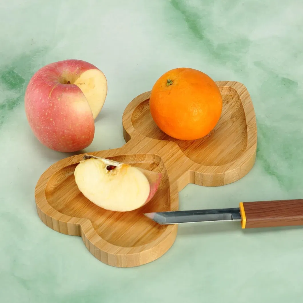 Fuente elegante de madera de bamb&uacute; con 2 divisiones en forma de coraz&oacute;n para embutidos y guarniciones