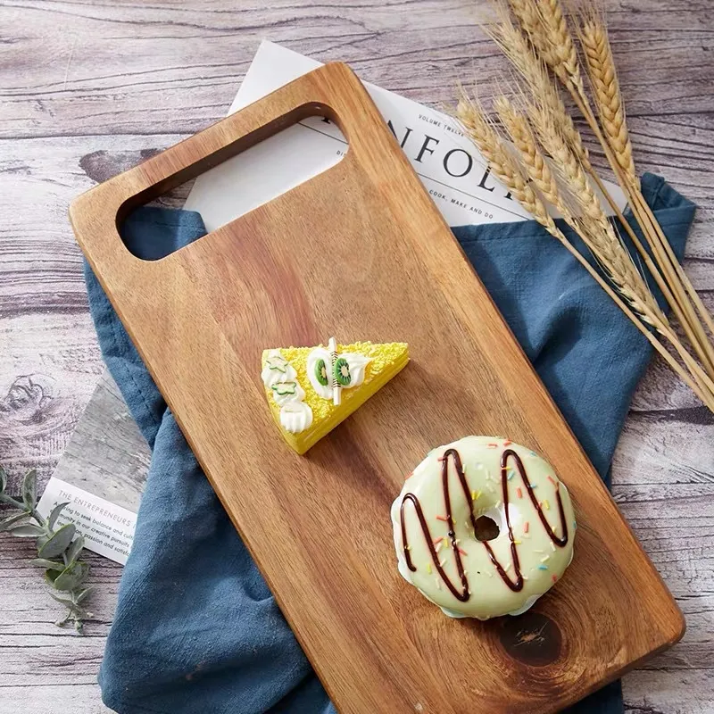 Tablero para servir alimentos de frutas de madera de acacia en forma de coraz&oacute;n Tablero para servir 