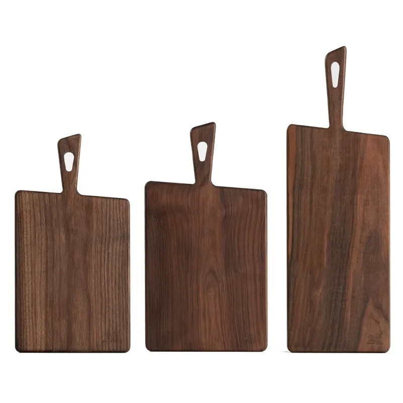Plato duradero de madera de nogal desgastado para picnics y fiestas.