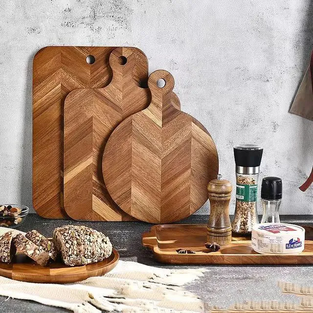 Tabla para cortar y servir de madera de acacia con diseño de espiga