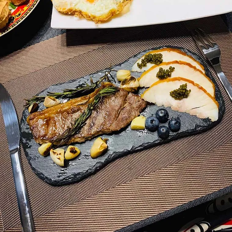 Fuente de queso de pizarra con forma de pi&ntilde;a para carne/fruta/sushi 