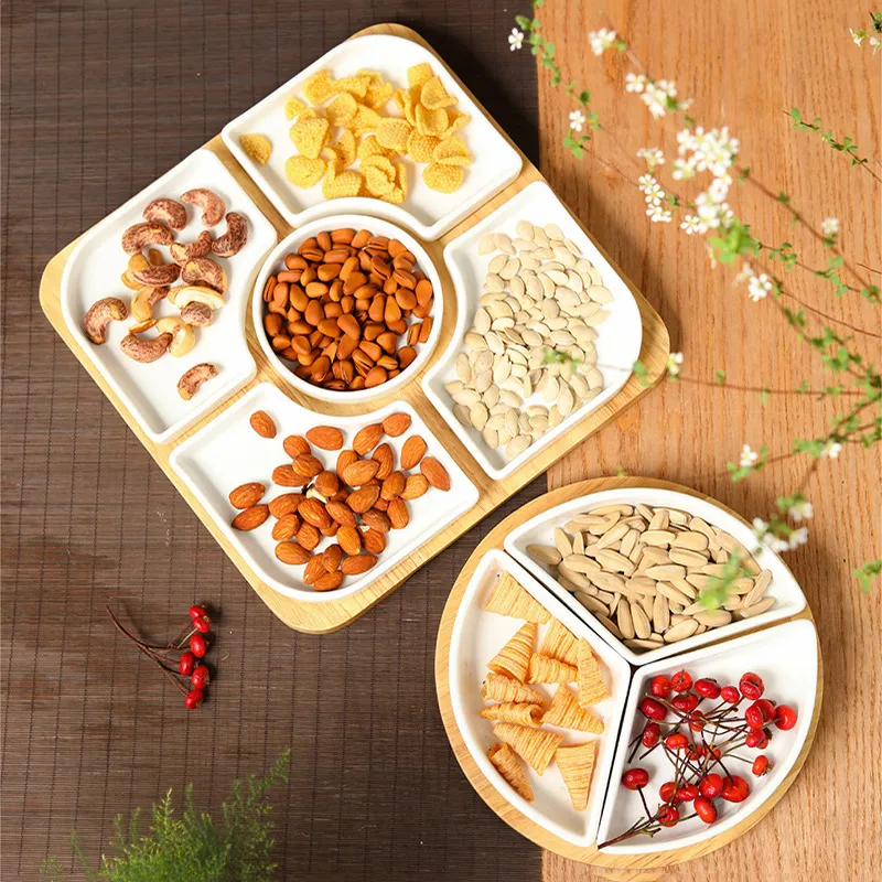Bandeja redonda de madera con 3 platos de cer&aacute;mica divididos para aperitivo/snack/postre 