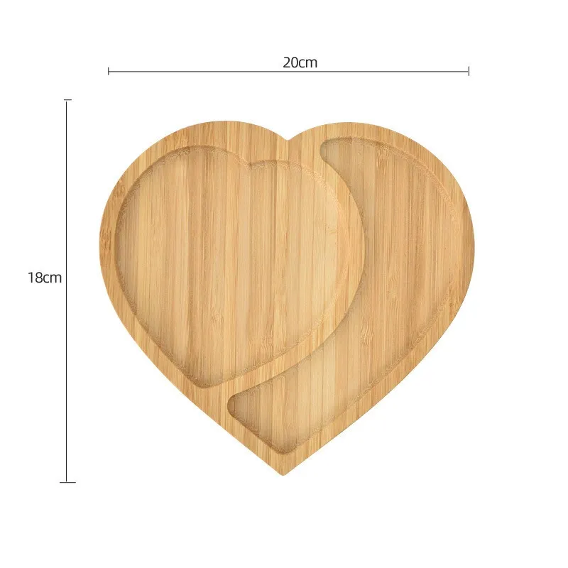 Plato de bamb&uacute; con forma de coraz&oacute;n para snacks 