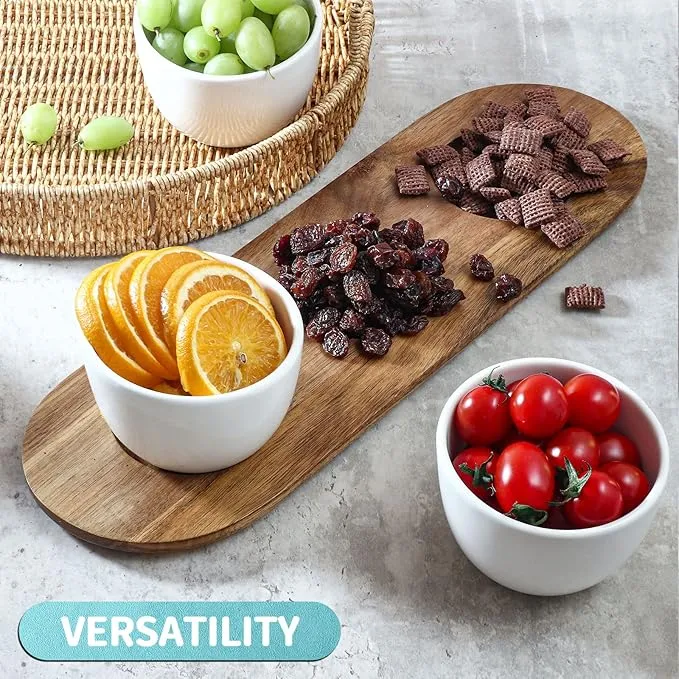 Bandeja de madera de acacia con 3 tazones de sopa de cer&aacute;mica blanca en un juego de chips y DIP 