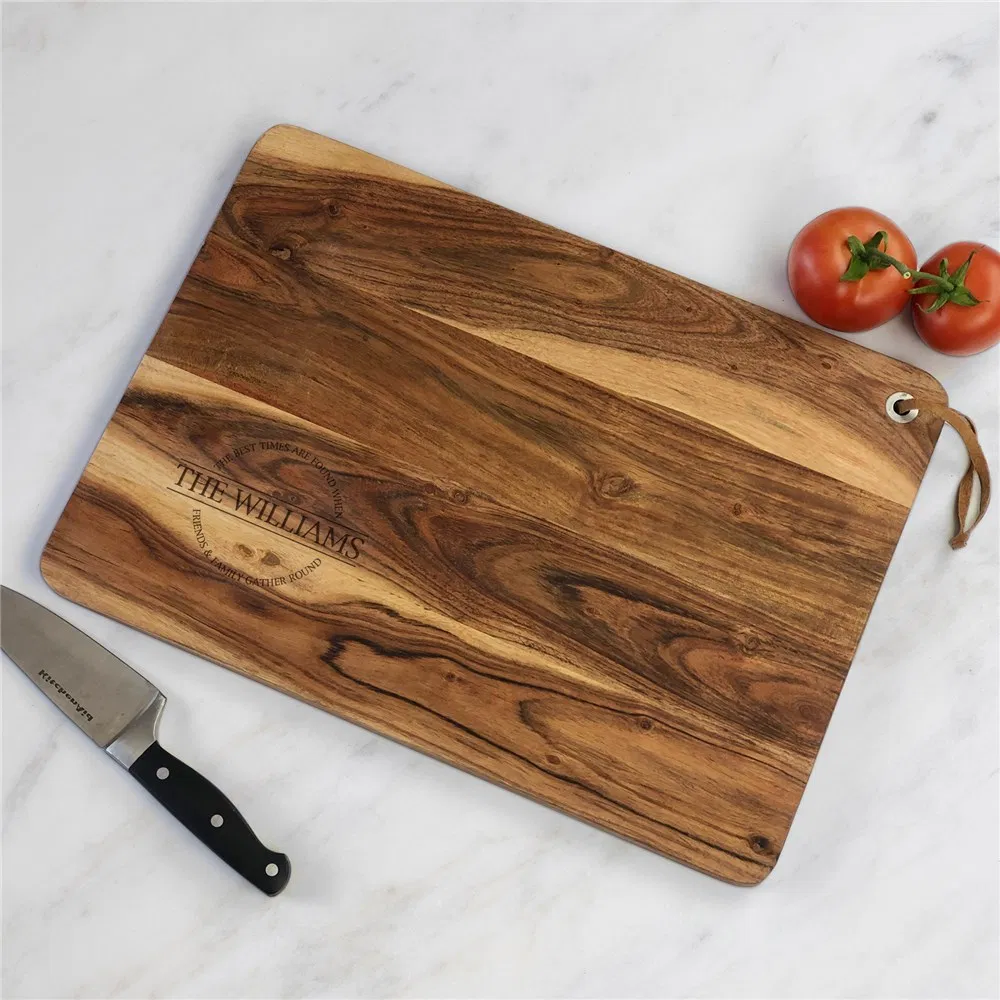 Tabla de cortar de madera grande con logotipo grabado personalizado y cuerda de cuero 