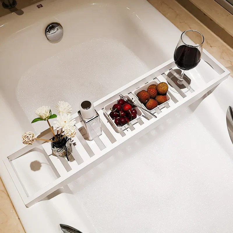 Mesa con bandeja para ba&ntilde;era de bamb&uacute; de color blanco para ba&ntilde;o