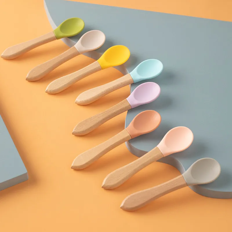 Suministros para mascotas Cuchara de alimentaci&oacute;n para perros y gatos de silicona con mango de madera de haya 