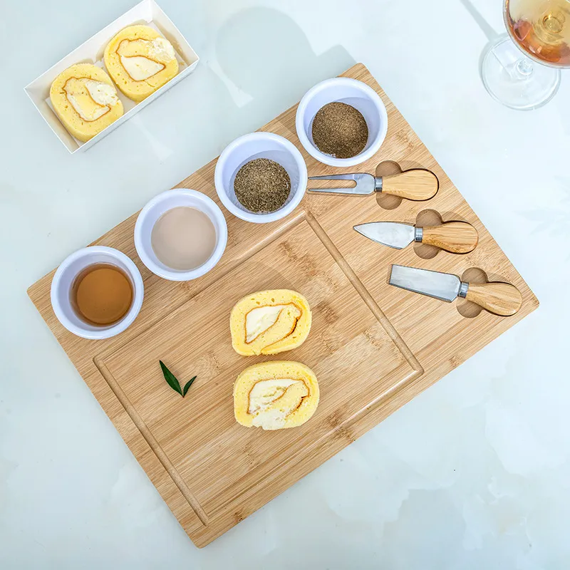 Juego de tabla de queso de bamb&uacute; y cuchillos con platos de salsa de cer&aacute;mica para servir queso, 