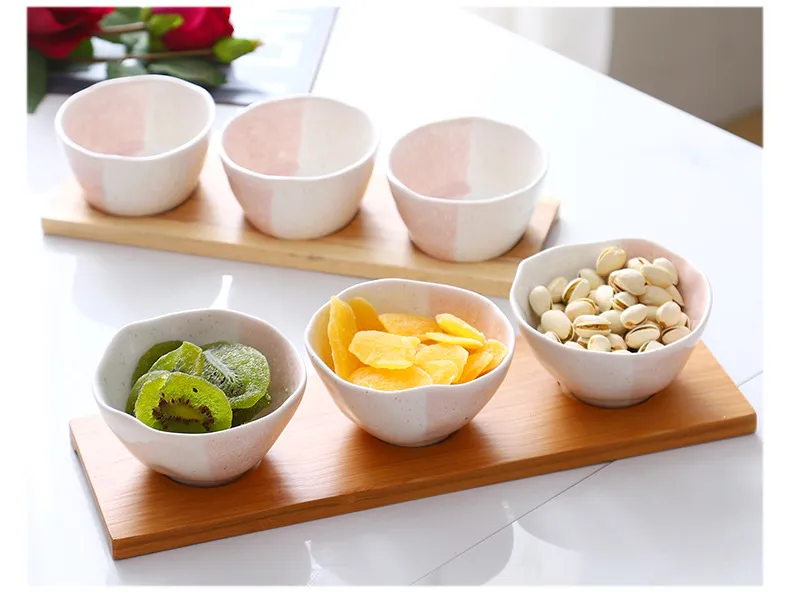 Elegante juego de platos de cer&aacute;mica para aperitivos con bandeja de madera 