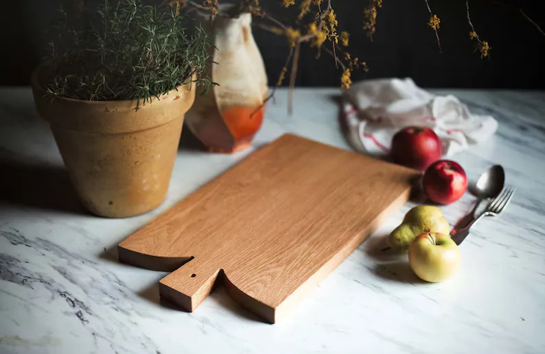 Tabla de cortar de madera de roble con forma de paleta grande, tabla de cortar con orificio para colgar