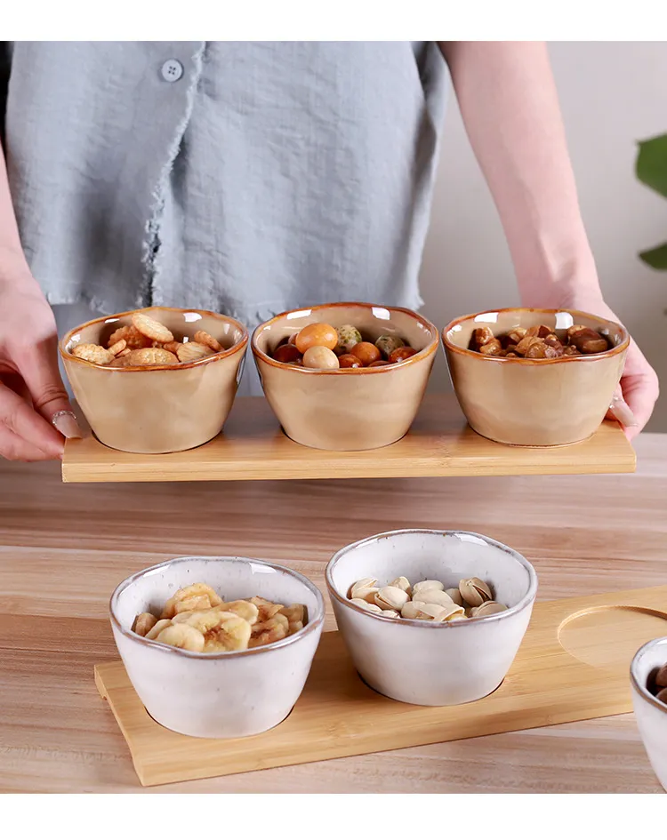 Pr&aacute;ctico juego de platos y cuencos de cer&aacute;mica para 