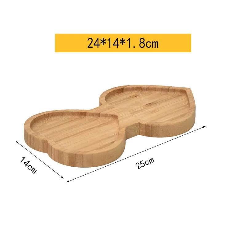 Elegante fuente de madera de bamb&uacute; con 2 divisiones en forma de coraz&oacute;n para embutidos y guarniciones 